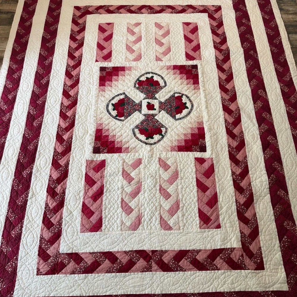 Vintage Handmade King Quilt Apple Basket Applique Patchwork Hand Quilted 96x118